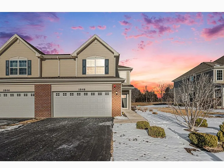 1848 Wren Rd — Photo 2