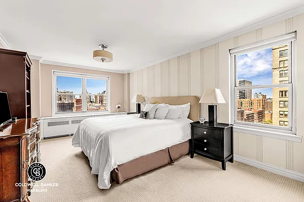 Sold by Coldwell Banker Warburg | media 6