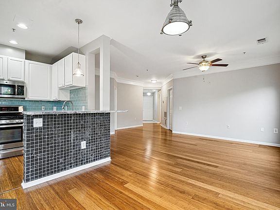 5th image of 2921 Deer Hollow Way Unit 210