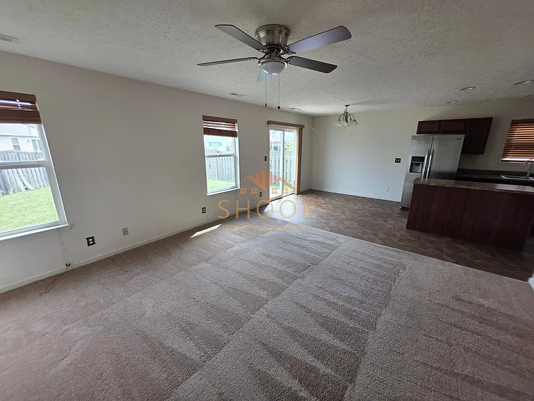 2427 Maxwell Dr — Photo 5