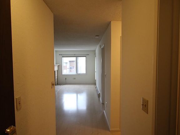 4th image of 1405 W 27th Ave APT 303