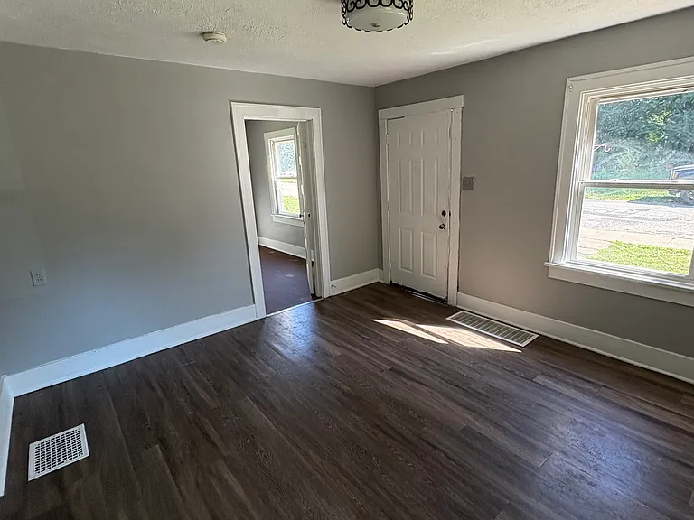 238 W Peoria Ave — Photo 13