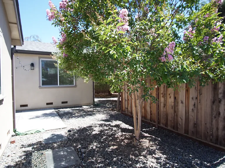 2498 Amaryl Dr — Photo 19