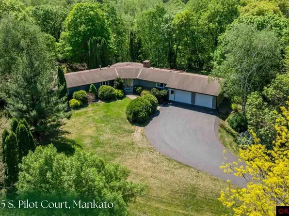 15 S Pilot Ct, Mankato, MN 56001