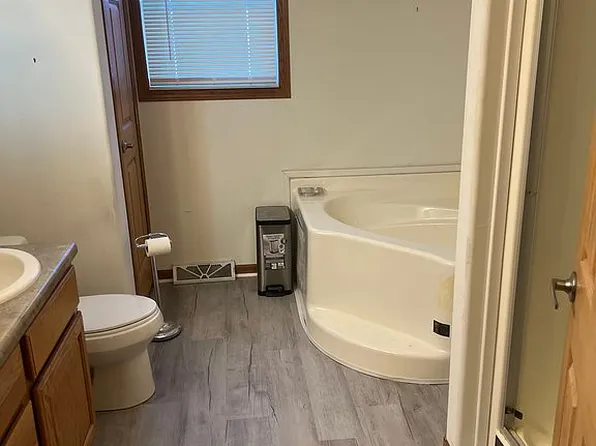 2801 Maplewood Ave, Plymouth, IN 46563