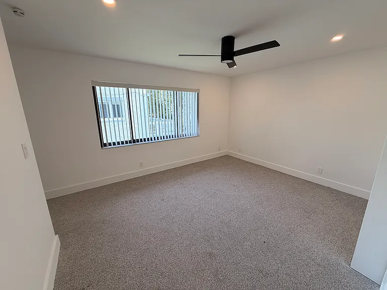 604 NE 9th Ave #3 — Photo 26