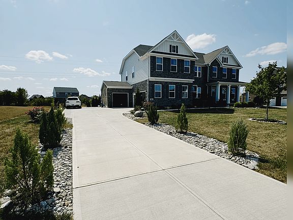 3rd image of 984 Wild Horse Dr