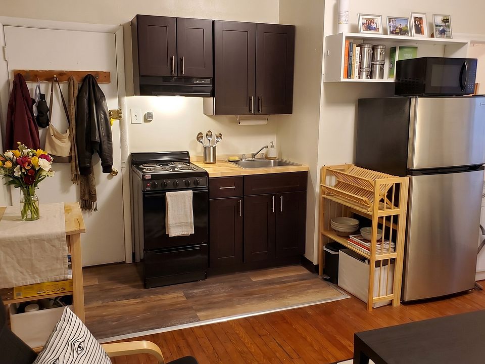 2nd image of 4321 Pine St APT 2R