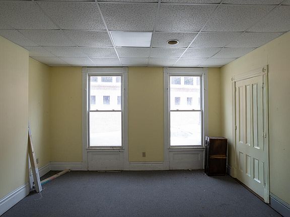 4th image of 62 College Ave