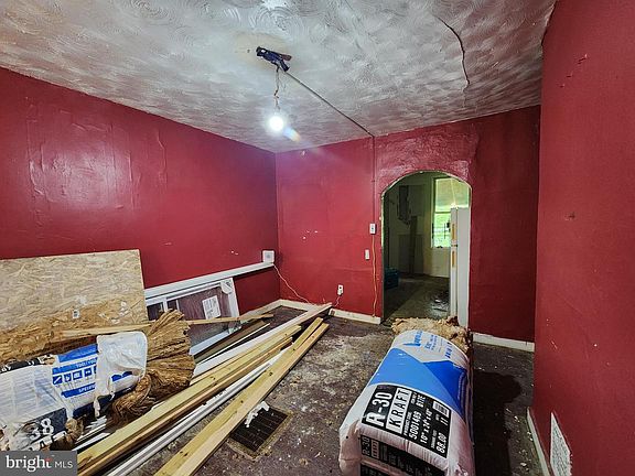 3rd image of 2021 Ridgehill Ave