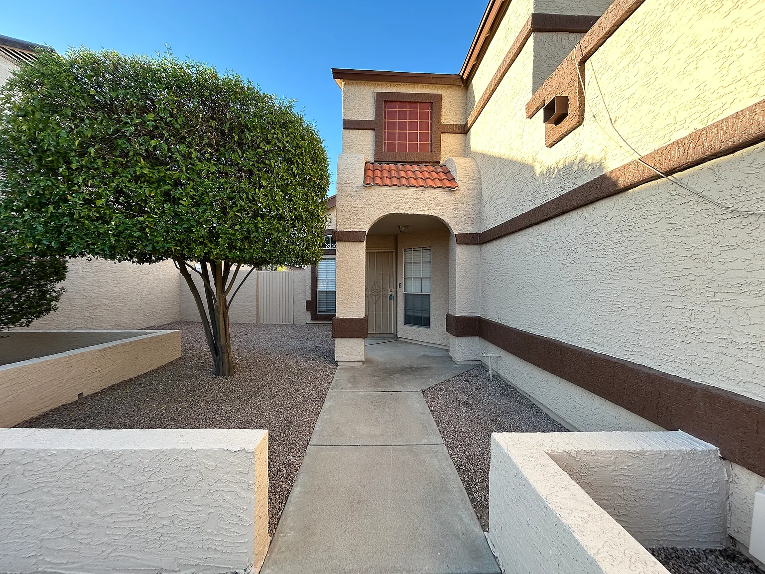 3 bed, 2.5 bath, 1585 sqft, $2,195 — Photo 2