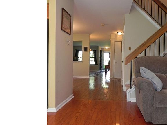 3rd image of 45 Honey Locust Ln