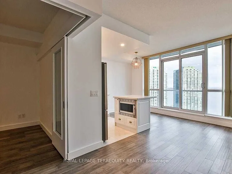 218 Queens Quay W #2605 — Photo 4