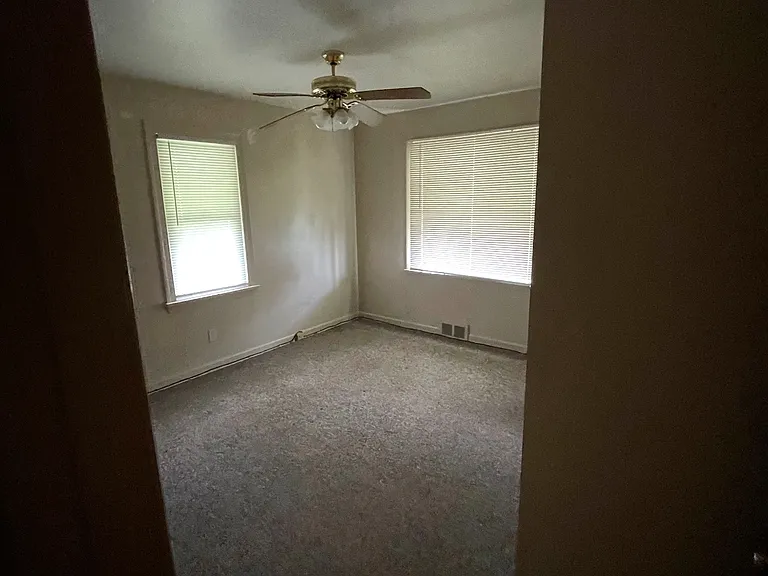 715 E Philadelphia Ave — Photo 10