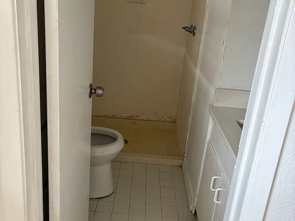 1st image of 1058 Meadowbrook Dr