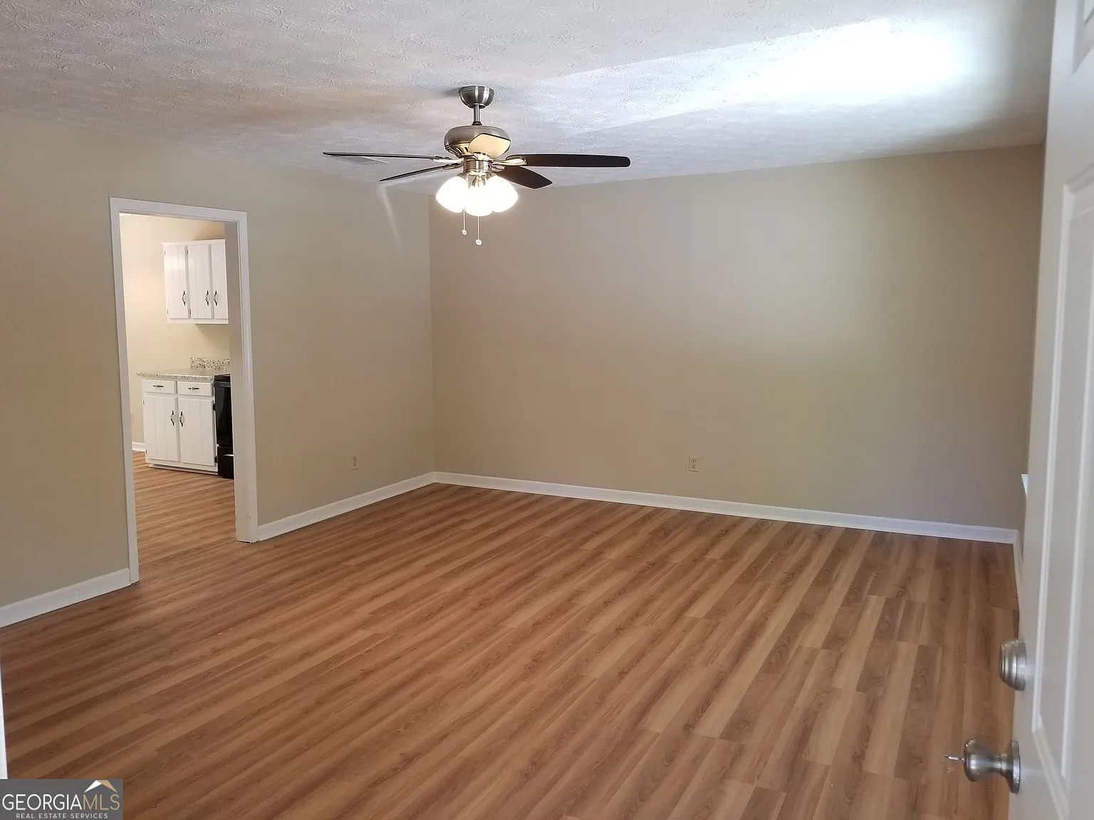 2 bed, 1.0 bath, 1025 sqft, $1,100 — Photo 2
