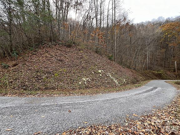 3rd image of 7 Deer Ridge Rd