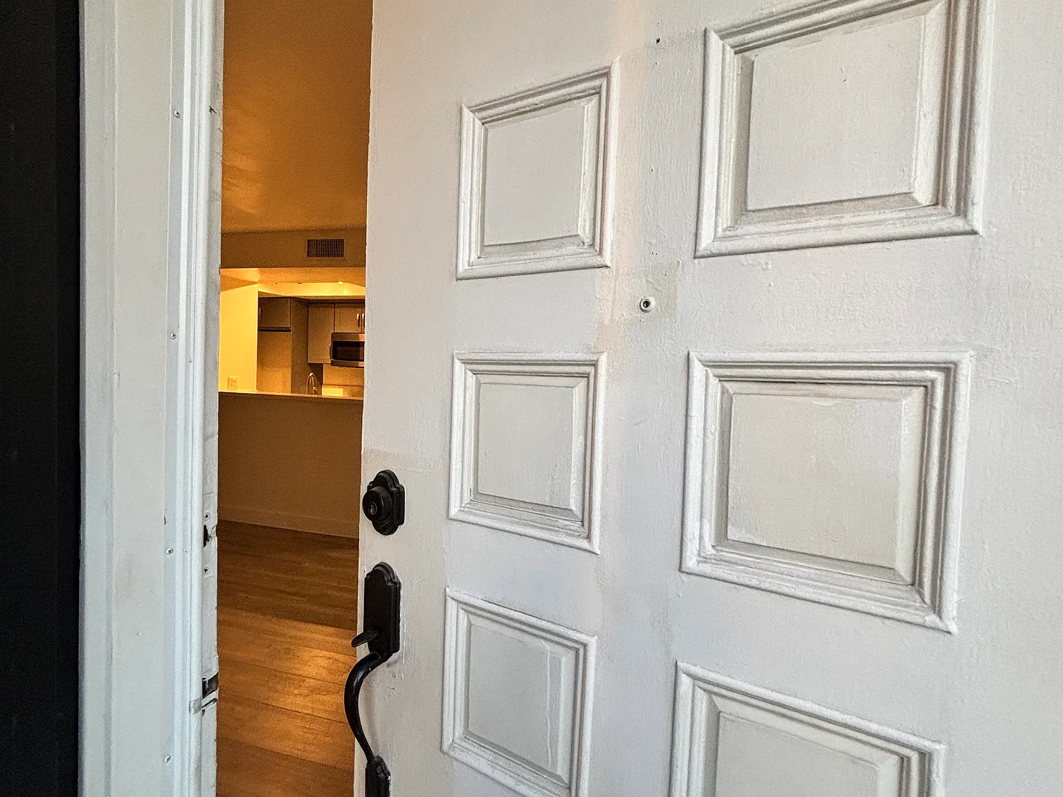 2 bed, 882 sqft, $2,700 — Photo 1