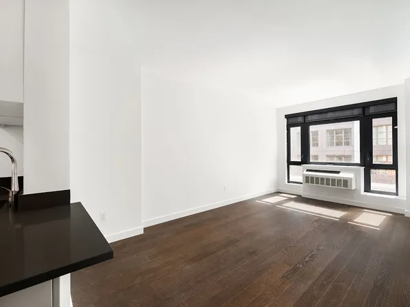 181 Front Street image 3 of 13