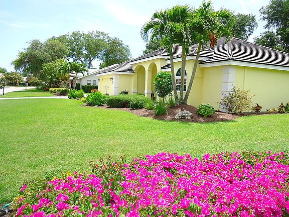 2nd image of 8556 Woodbriar Dr