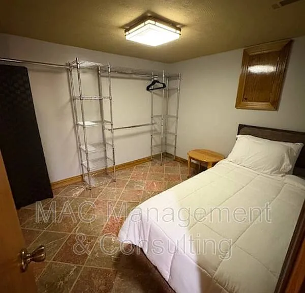 335 N Peachtree Ave #5 — Photo 2