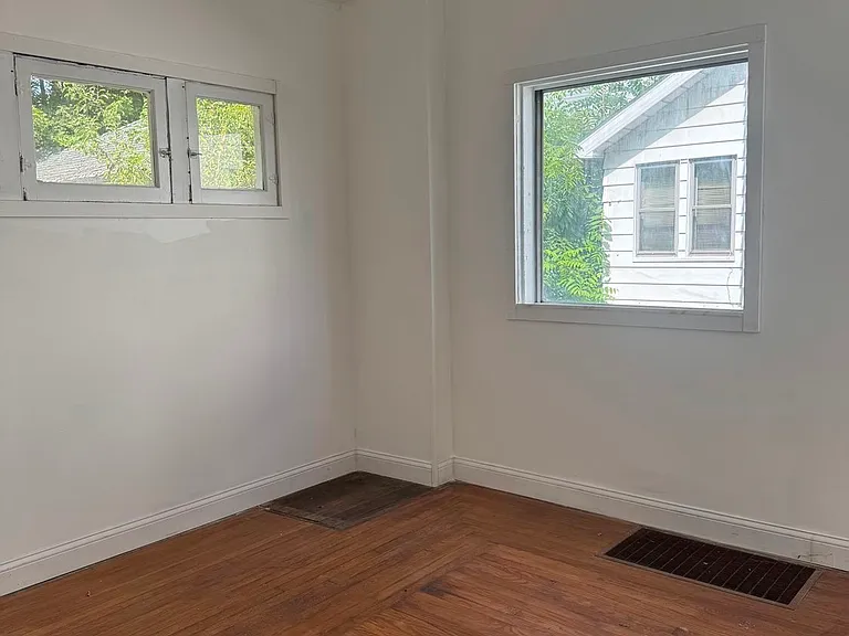 454 Lexington Ave — Photo 4
