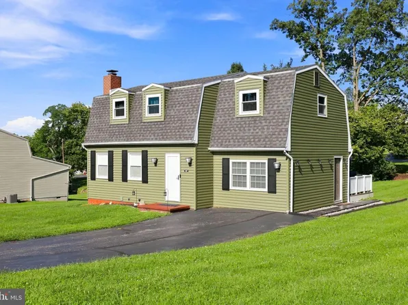 451 Hillside Dr, Red Lion, PA 17356