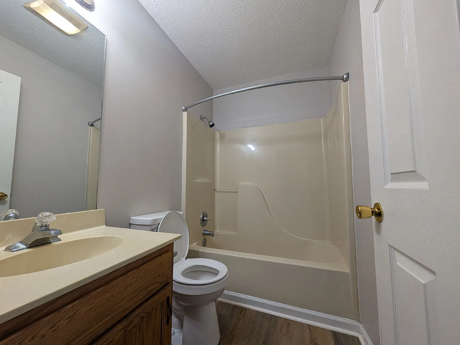 2 bed, 1.0 bath, $900 — Photo 2