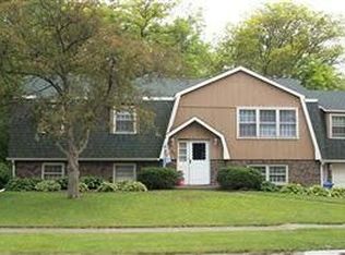 521 Alice St, Crown Point, IN 46307