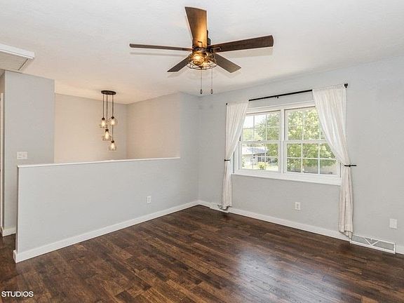 3rd image of 15 Bayberry Ln