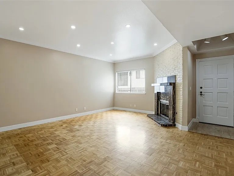 5340 Wilkinson Ave #6 — Photo 3