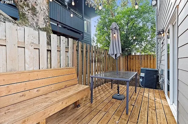 570 NE 55th Ave — Photo 25