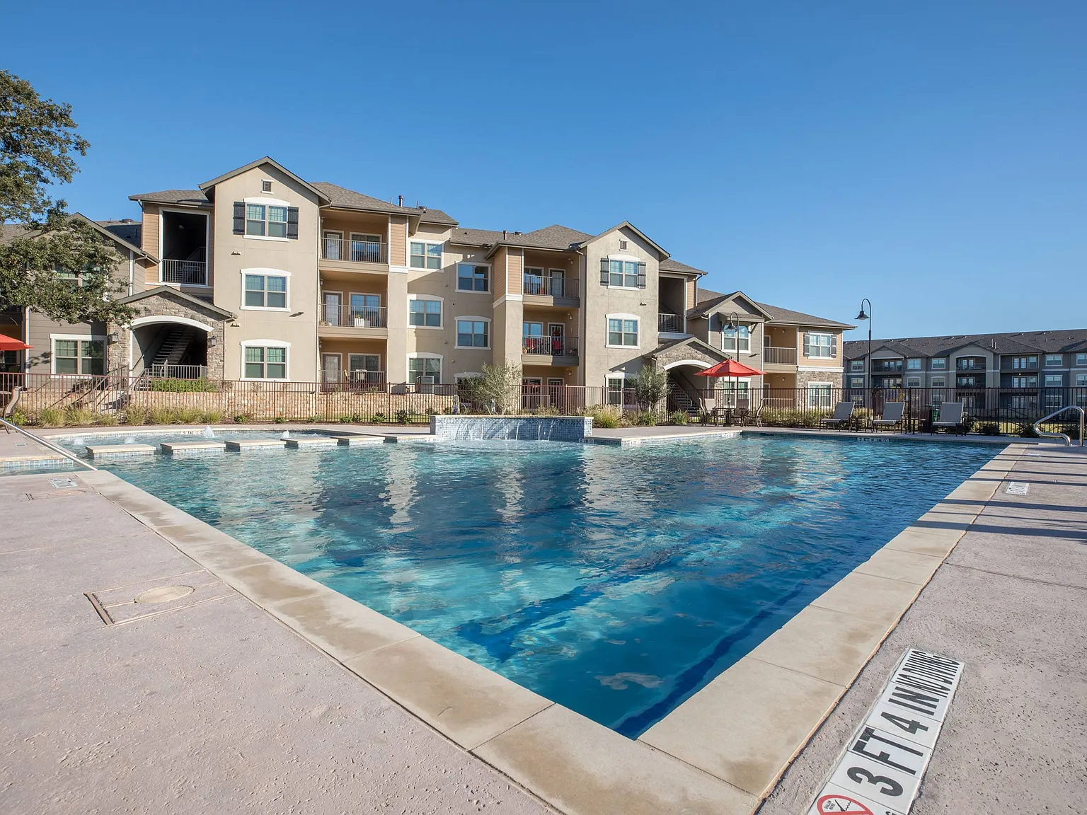 Ten 06 at Joshua Station Apartments — Photo 4