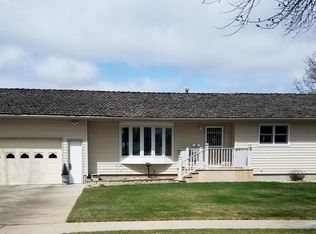 1015 12th Ave NE, Aberdeen, SD 57401