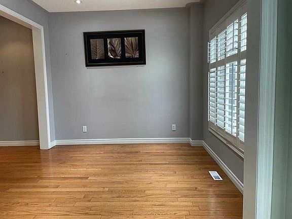 4th image of 392 Hoover Park Dr