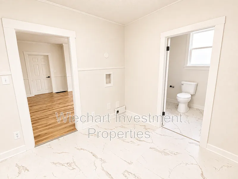 3 bed, 1.0 bath, $1,195 — Photo 2