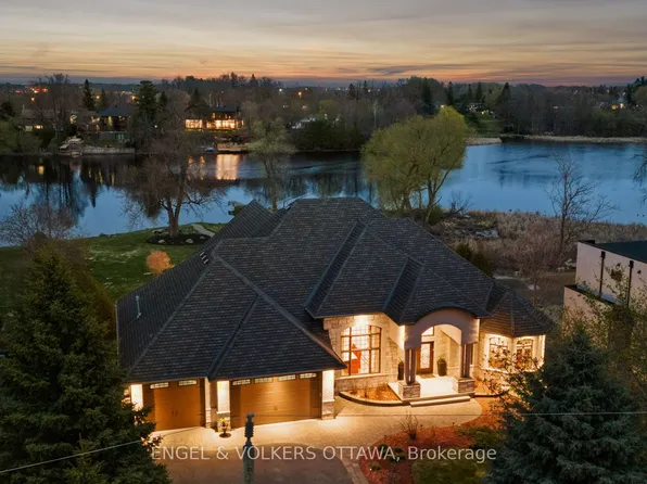 25 Winding Way, Ottawa, ON K2C 3H1