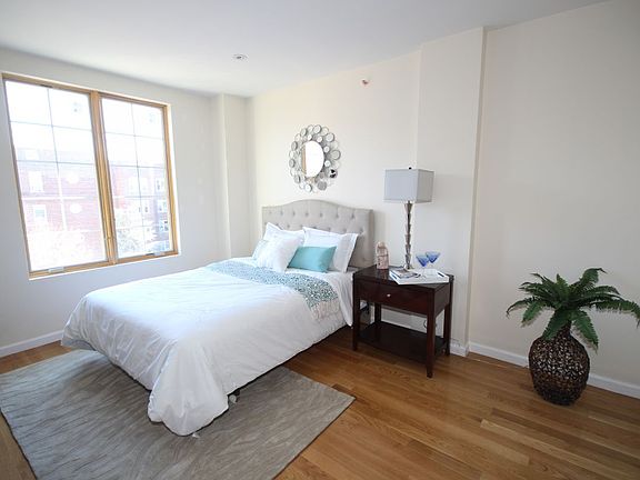 4th image of 2426 Ocean Ave #3F
