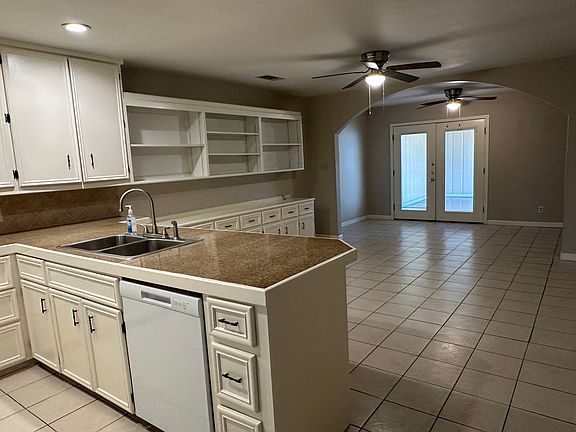 5th image of 4709 N 6th St