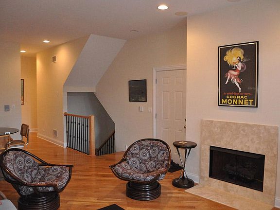 4th image of 2324 N Southport Ave #1RK
