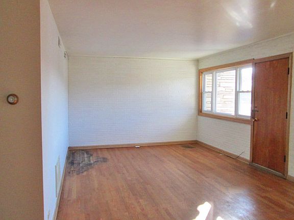 2nd image of 1 Garden Dr APT 5