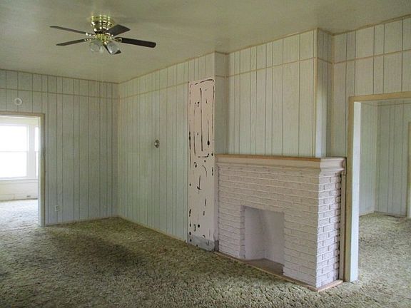 2nd image of 223 W Adams Ave