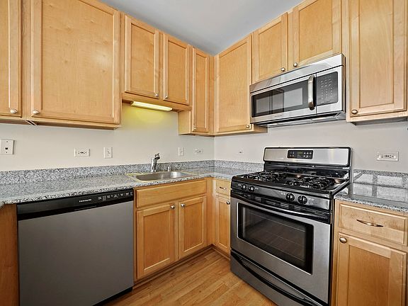 3rd image of 645 N Kingsbury St APT 1206