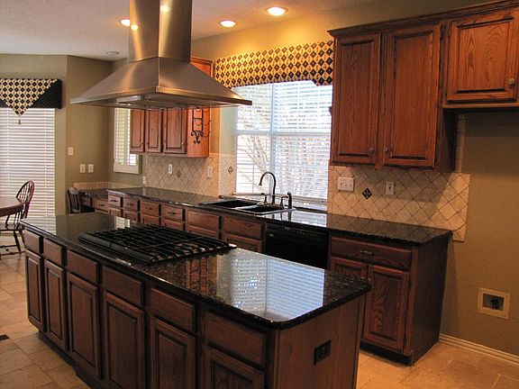5th image of 216 Pecan Hollow Dr