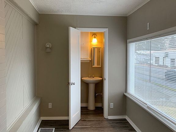 4th image of 1017 W Garland Ave #A