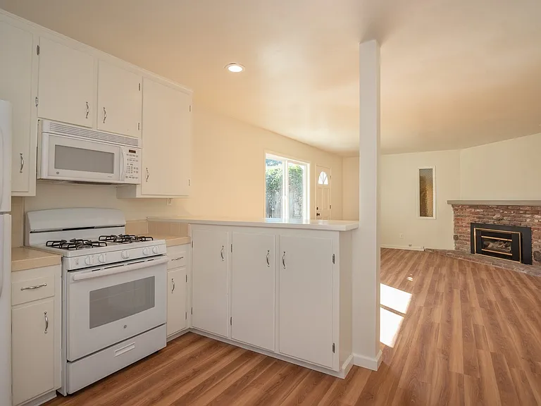1821 Fearn Ave — Photo 8