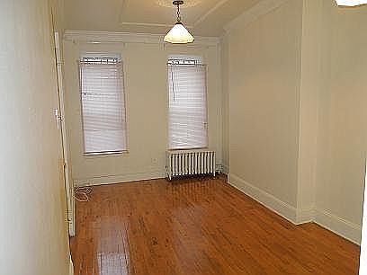3rd image of 425 Lincoln Pl APT 1L