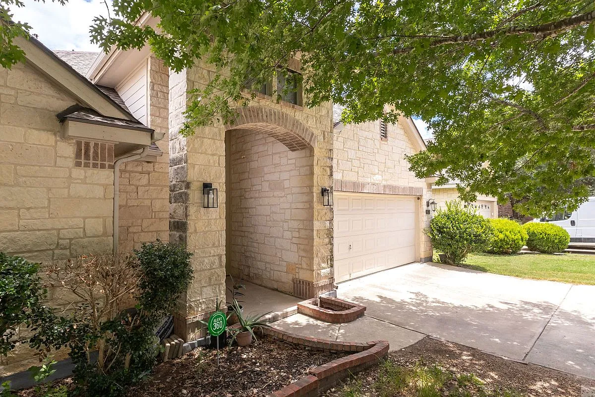 4 bed, 3.5 bath, 3289 sqft, $2,750 — Photo 4