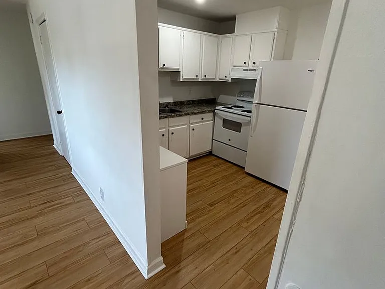 405 Oak Street — Photo 10