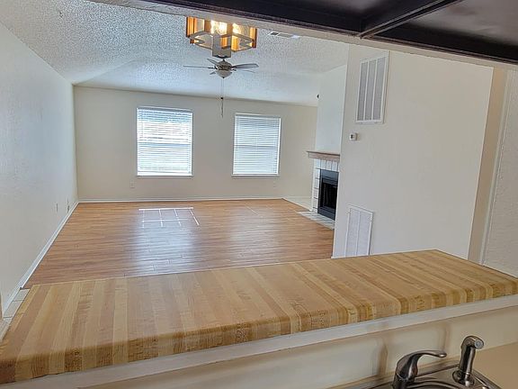 5th image of 207 Stony Creek Dr